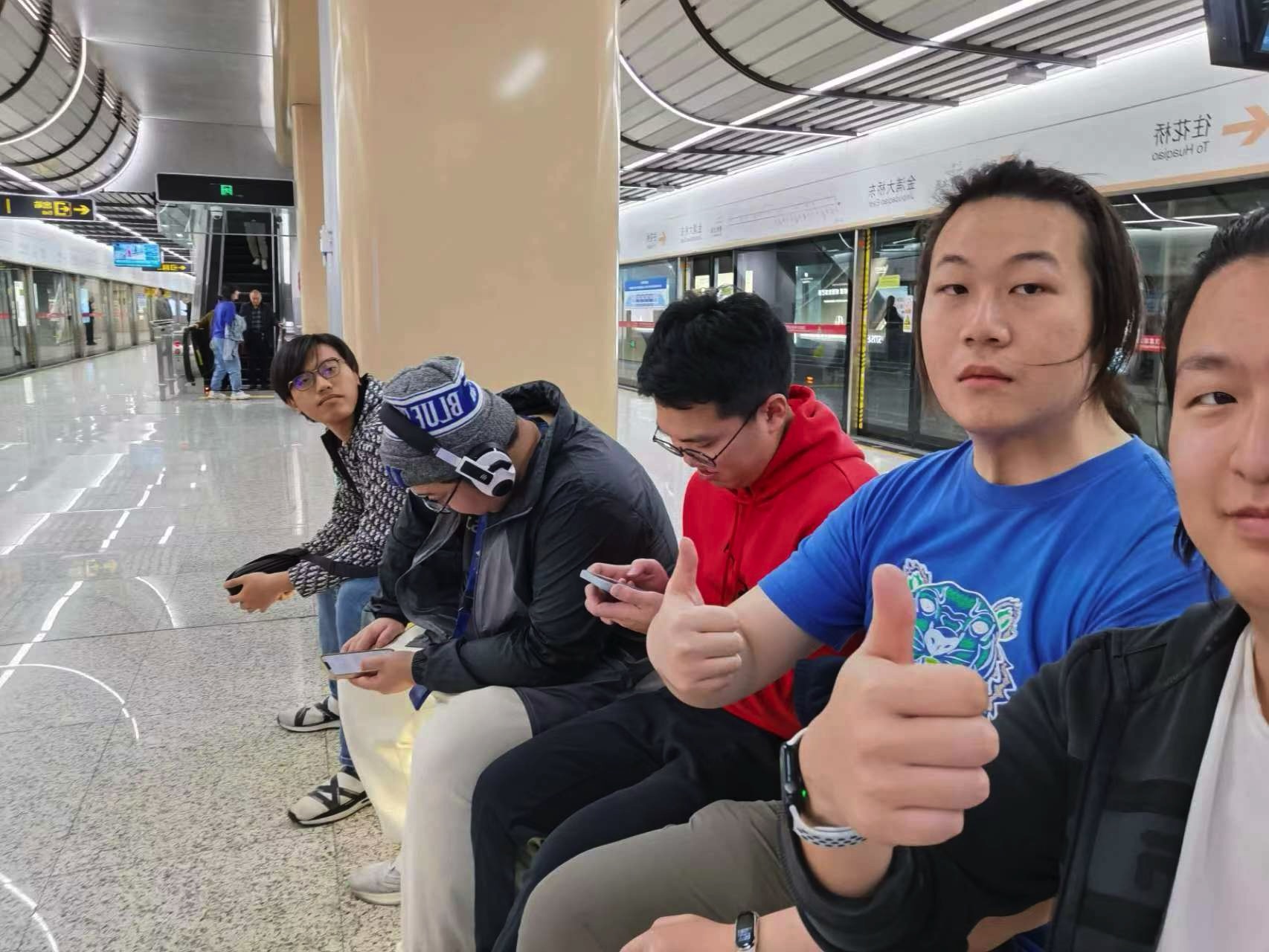 昆山地铁终于在我毕业之前修好了，所以我游泳馆呢