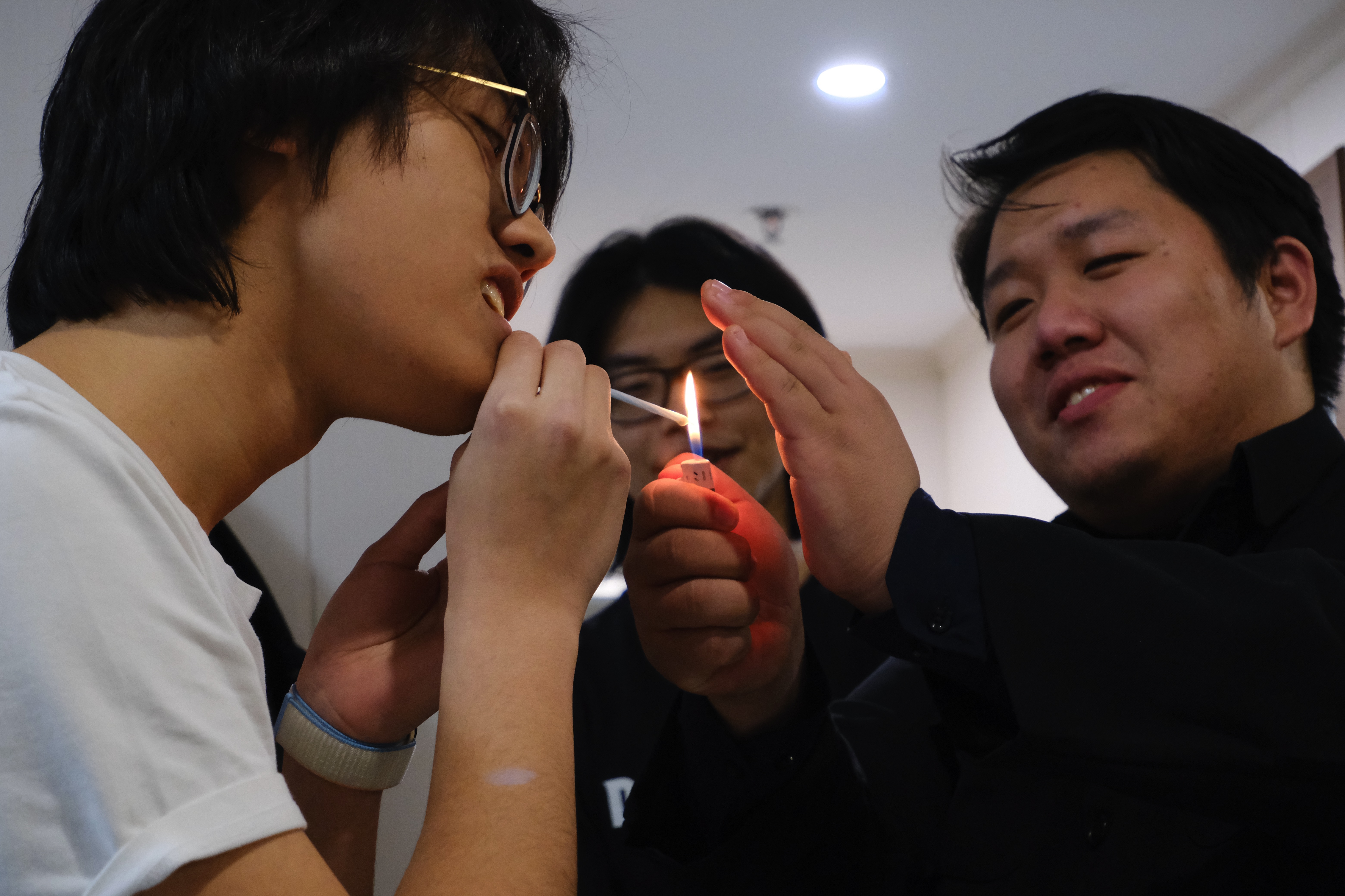 而我直到上个月才知道凯歌只抽黄鹤楼